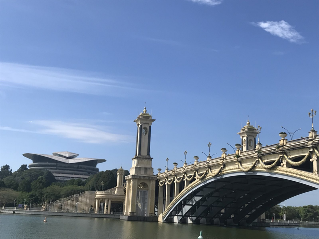 Putrajaya - t&uuml;rkische Br&uuml;cke und Convention Center
