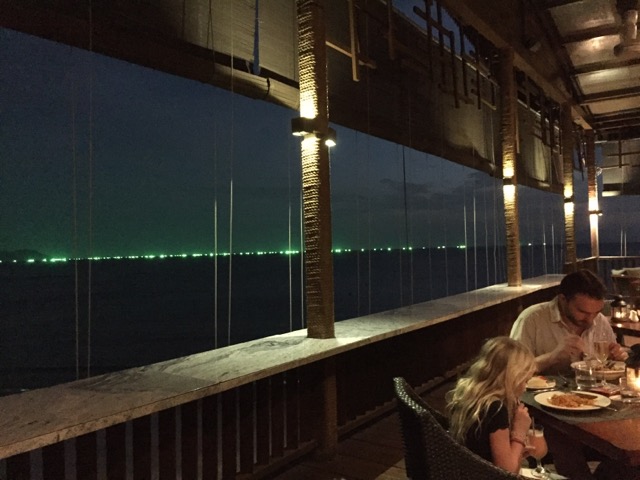 Eine lange Kette von Calamari Fangschiffen