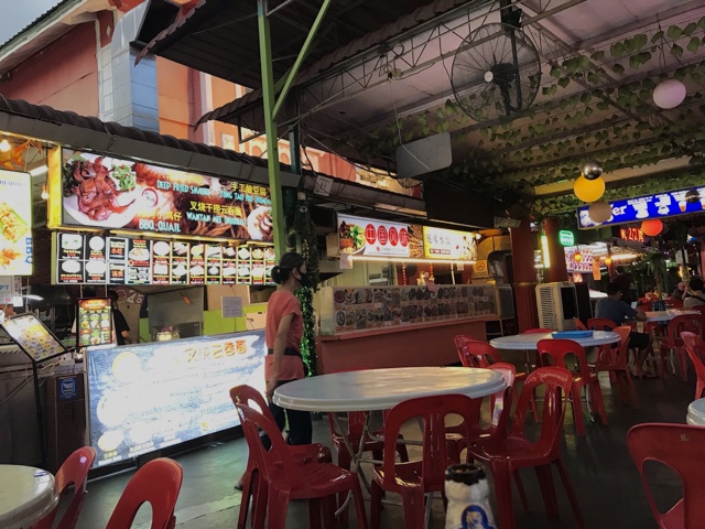 Foodcourt um die Ecke