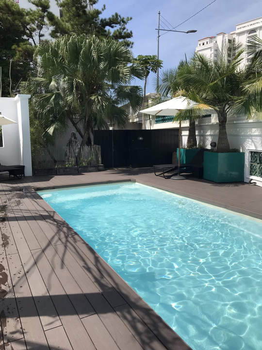 Herrlicher Pool vor dem Zimmer